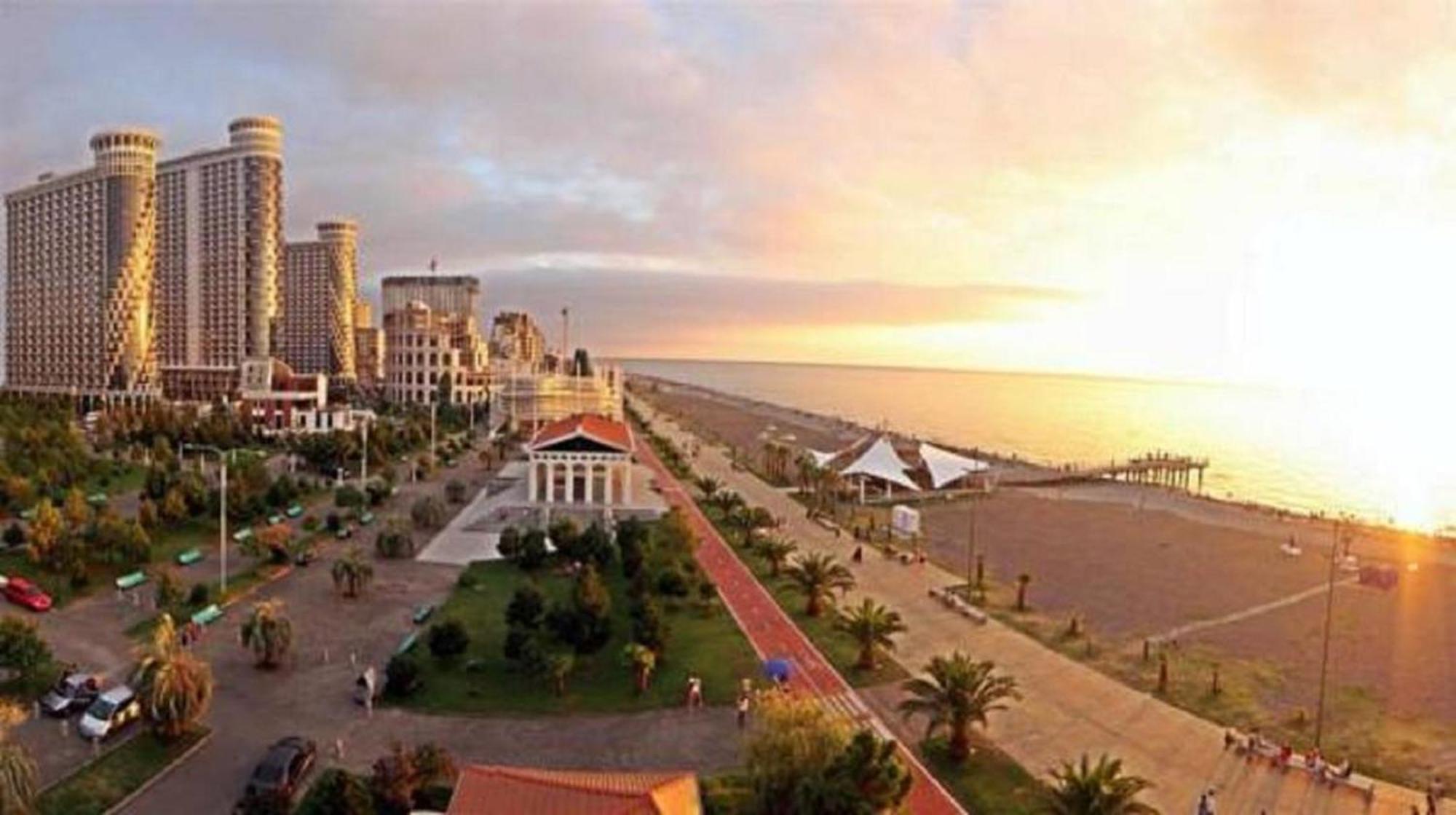 Apart Hotel Black Sea Towers Batumi Bagian luar foto