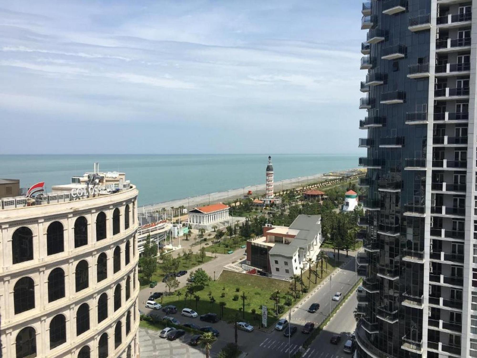 Apart Hotel Black Sea Towers Batumi Bagian luar foto