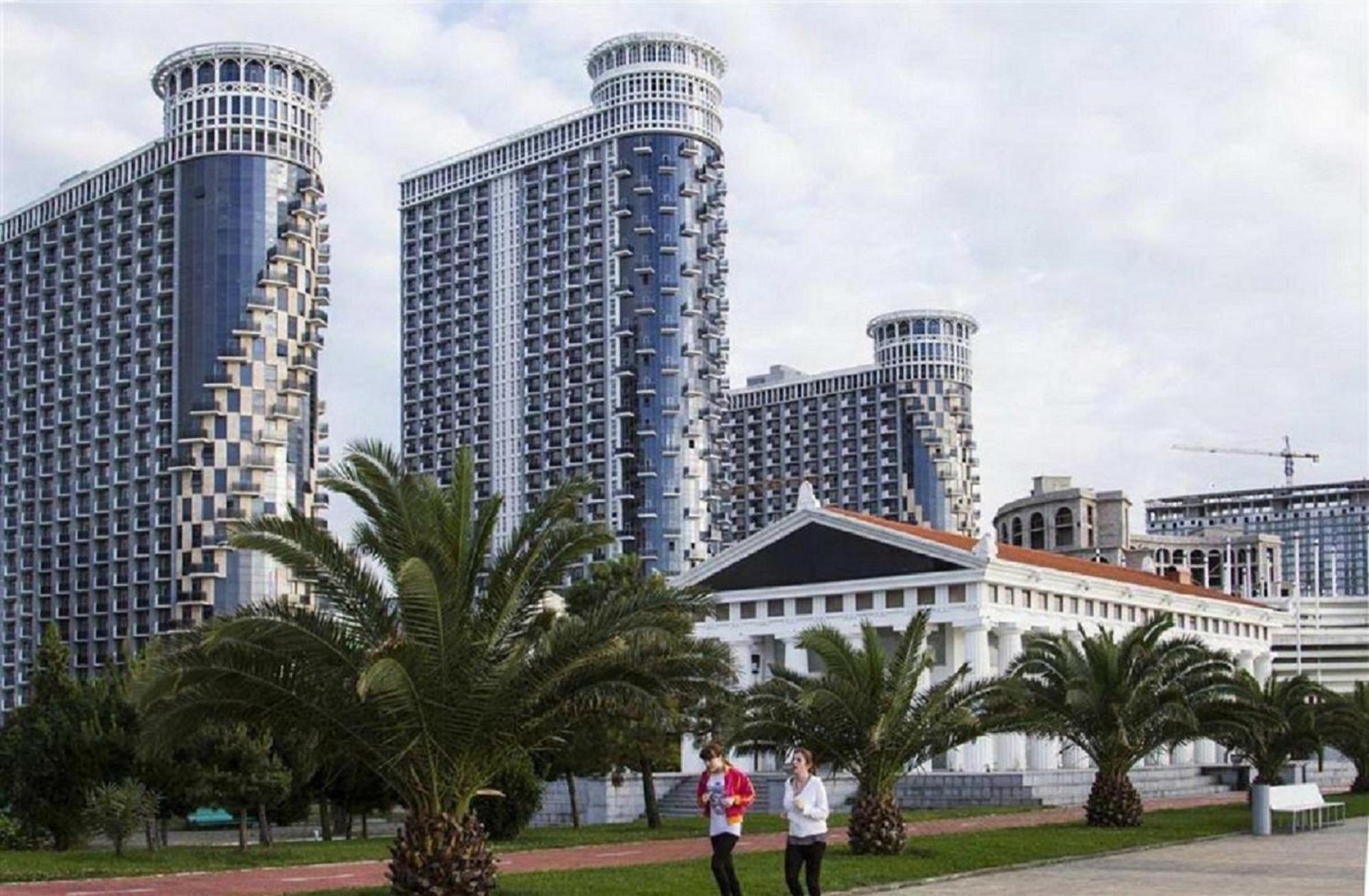 Apart Hotel Black Sea Towers Batumi Bagian luar foto