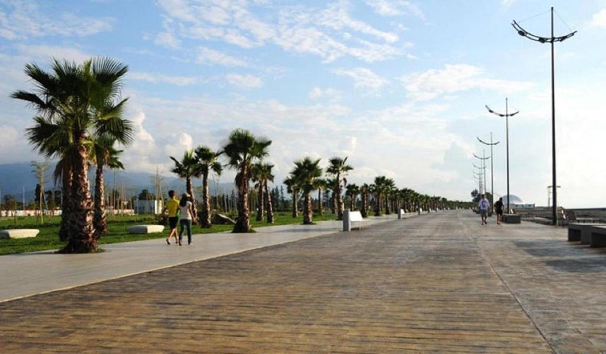 Apart Hotel Black Sea Towers Batumi Bagian luar foto