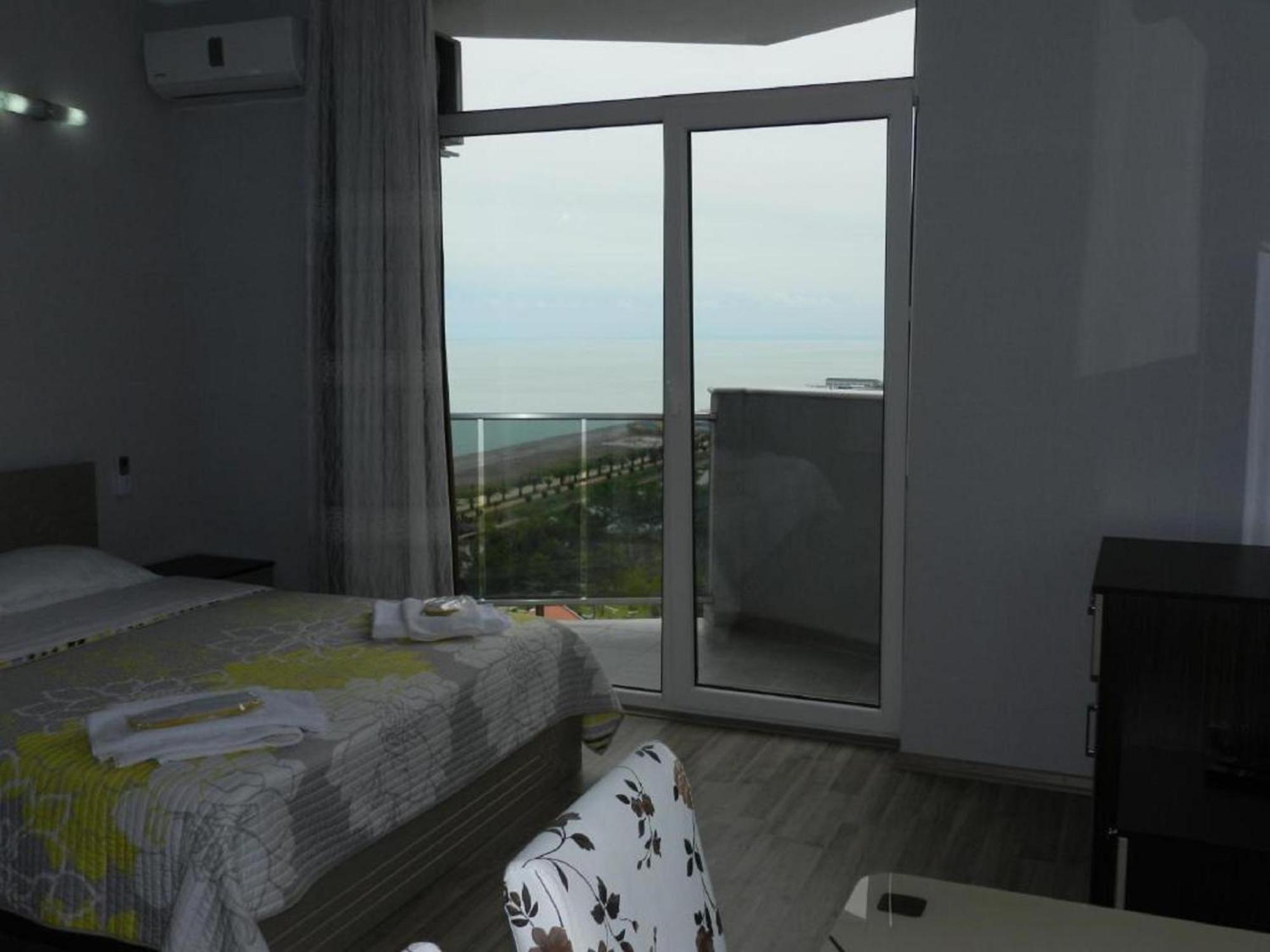 Apart Hotel Black Sea Towers Batumi Bagian luar foto