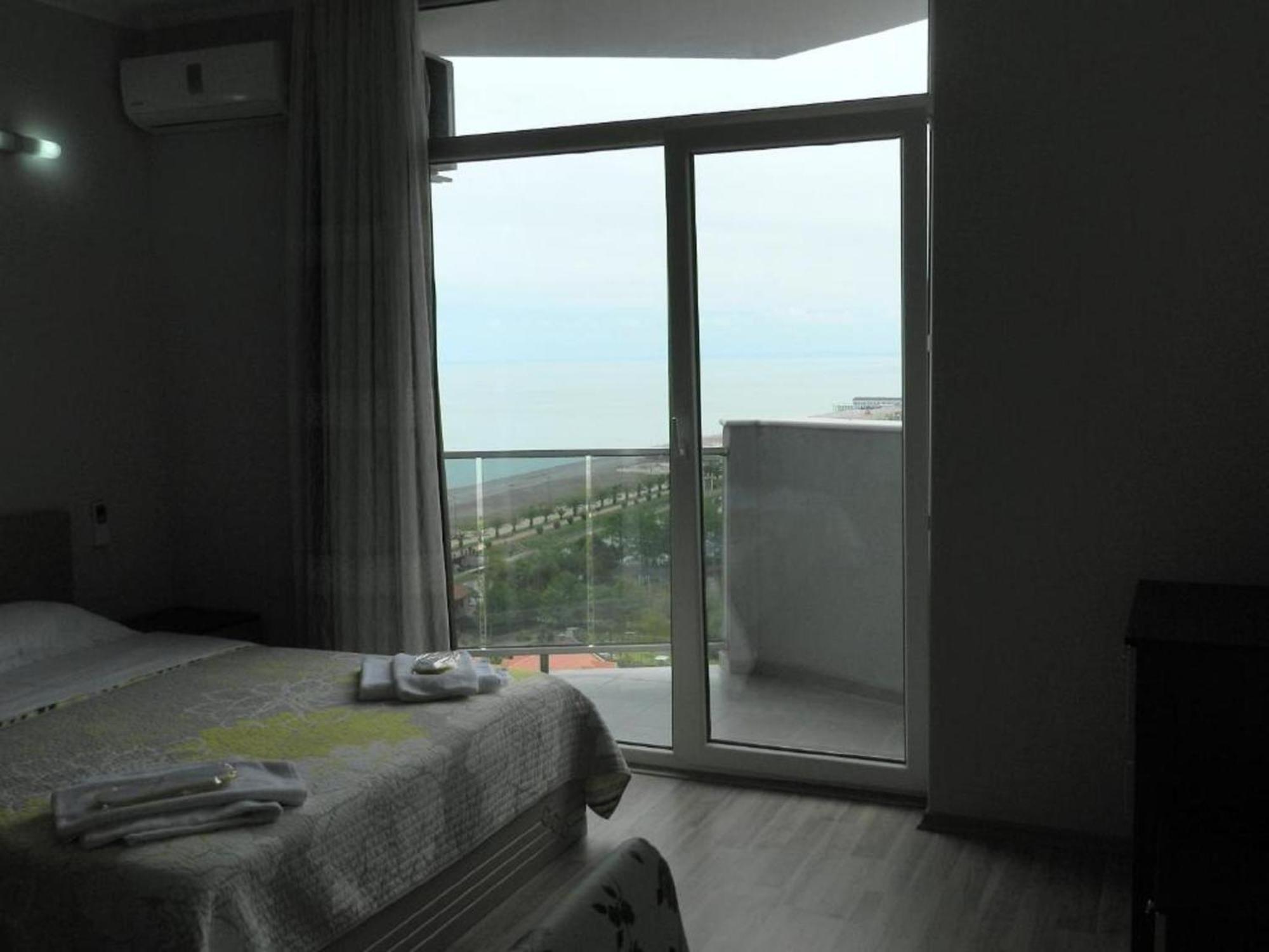 Apart Hotel Black Sea Towers Batumi Bagian luar foto