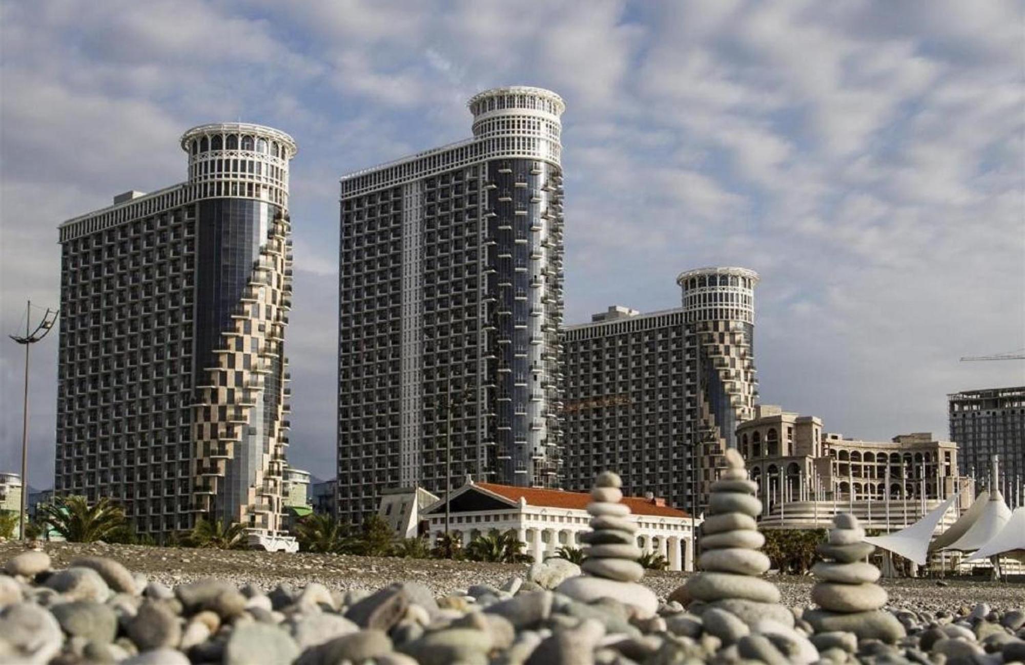 Apart Hotel Black Sea Towers Batumi Bagian luar foto